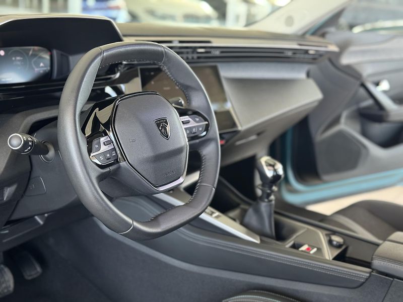 Peugeot 308 1,2PT 96KW*ALLURE*Kamera*DPH - fotka 12 z 33