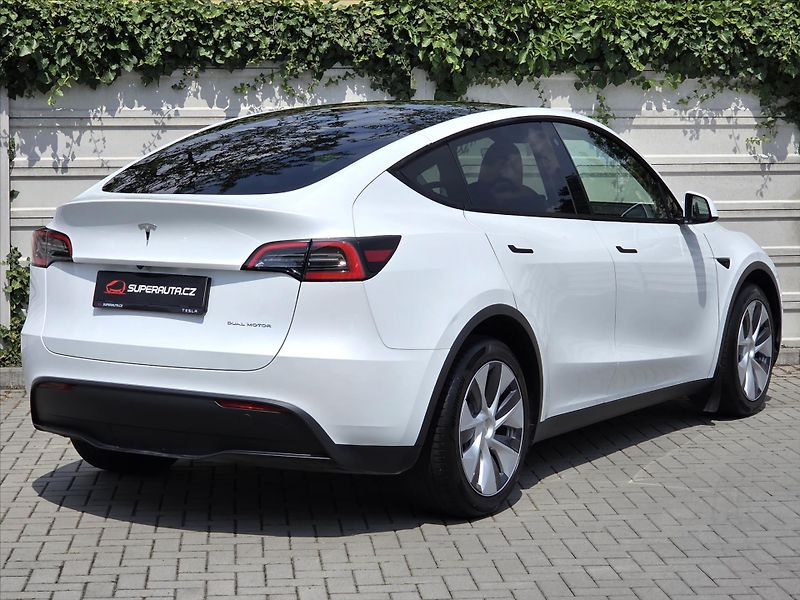 Tesla Model Y LR 4x4 Tažné z. SoH 91% 1.maj - fotka 7 z 22