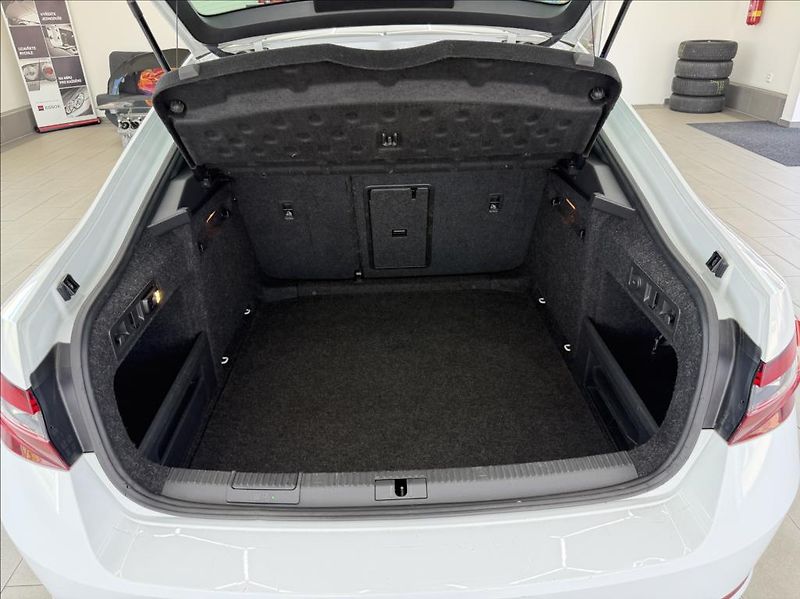 Škoda Superb 2,0 TDi, Sportline, Navi, DSG - fotka 36 z 36