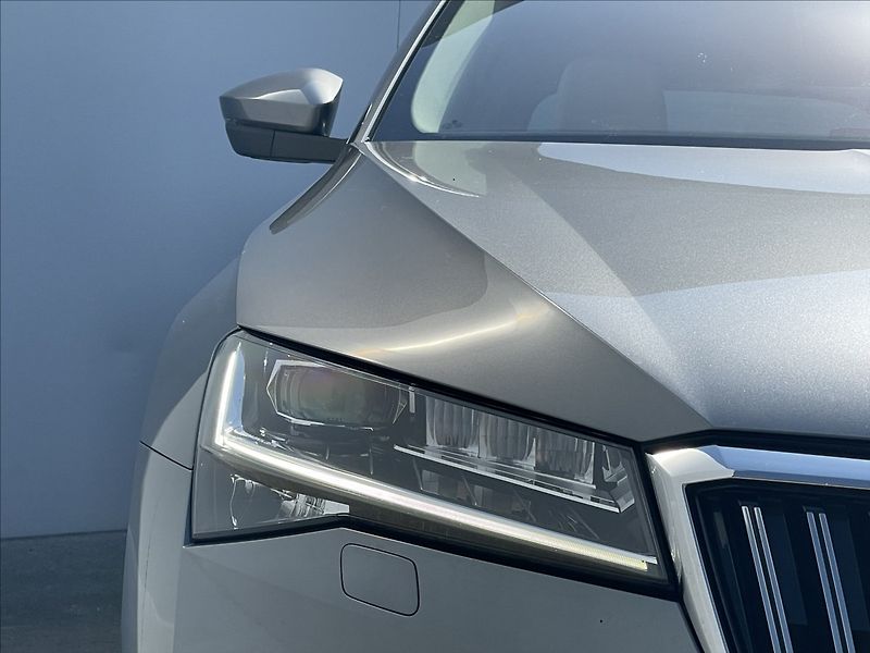 Škoda Superb 2,0 TSI 4x4 Combi L&K WEBA - fotka 21 z 24