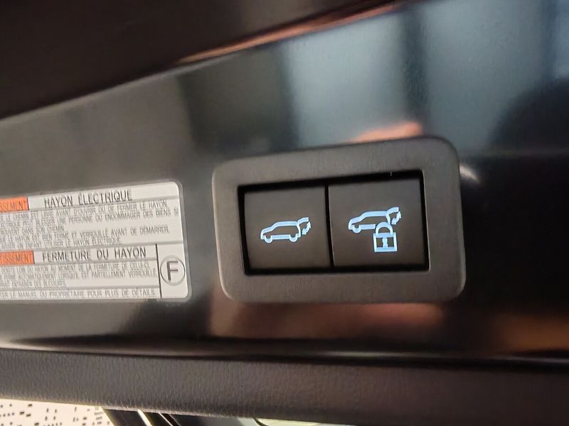 Toyota Corolla Cross 2.0 Hybrid Style - fotka 11 z 38