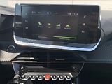 Peugeot 2008 ALLURE 1,2 PureTech 96kW AT - náhled 21