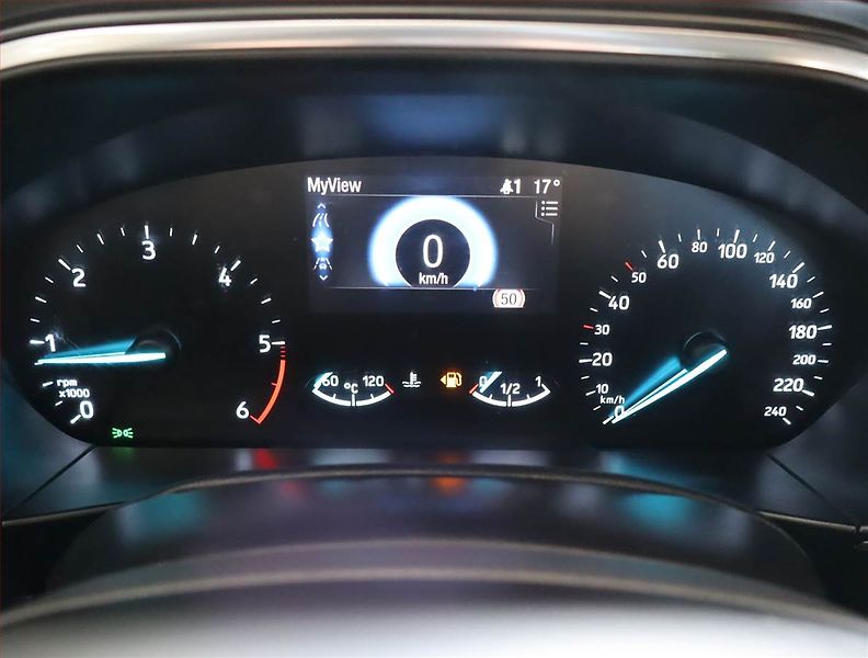 Ford Focus (2018) Connected 1.5 TDCi, Serv.kniha - fotka 11 z 26