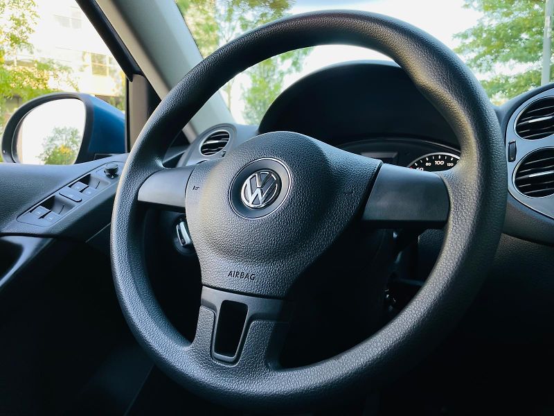 Volkswagen Tiguan 1.4TSI MANUÁL 1MAJITEL SENZORY - fotka 23 z 40