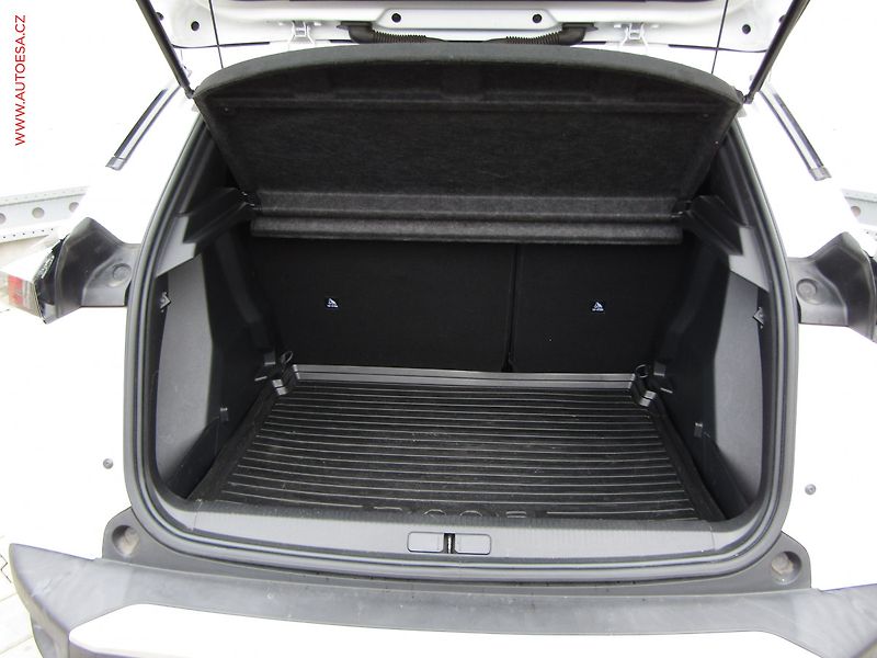 Peugeot 2008 (2020) 1.2 PT, 1.maj,ČR, Active - fotka 7 z 19