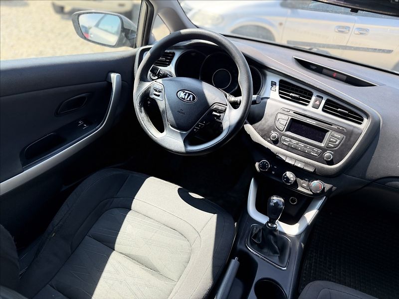 Kia Ceed 1,6 NOVÉ V ČR, +SADA KOL - fotka 15 z 25