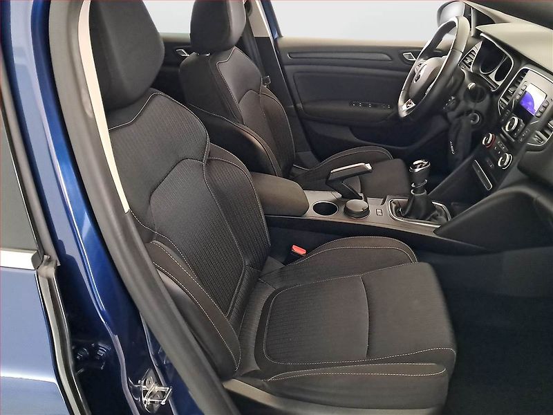 Renault Mégane (2018) 1.6 SCe, Xenony, Tempomat - fotka 9 z 17