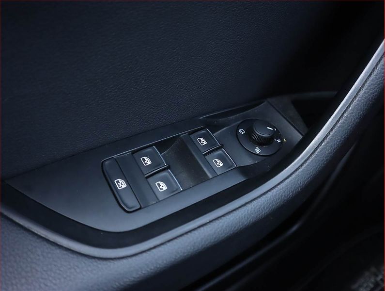 Škoda Superb (2017) 2.0 TDI, Serv.kniha, Kůže - fotka 13 z 19