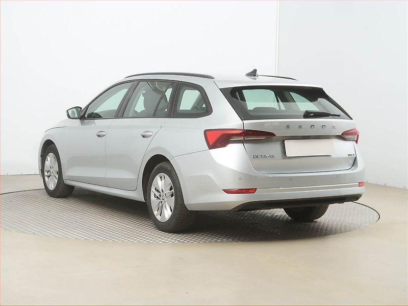 Škoda Octavia (2022) Ambition 1.0 TSI e-tec - fotka 4 z 19
