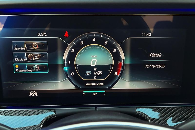 Mercedes-Benz Třídy E (2017) E63S AMG 4Matic+ V8 Biturbo - fotka 64 z 99