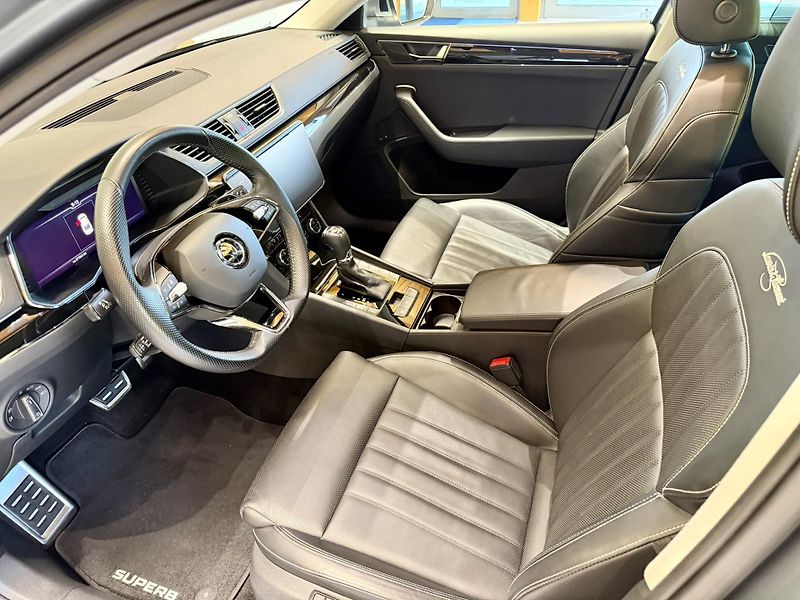 Škoda Superb 2.0 TDi 140 Kw DSG L&K - fotka 26 z 38