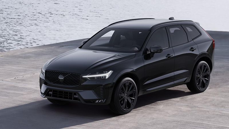 Volvo XC60 (2026) B5 AWD AUT BLACK EDITION PLUS - fotka 2 z 11