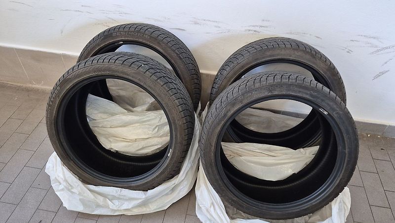 Toyota Corolla SD 1,8 HEV GR Sport - fotka 25 z 25
