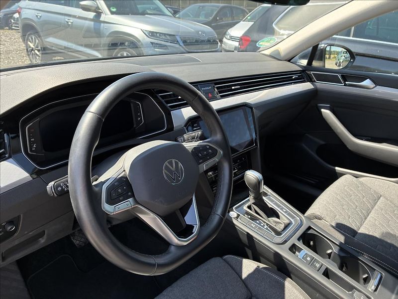 Volkswagen Passat 2,0 KAMERA 360,KEYLESS,VIRTUAL - fotka 9 z 31