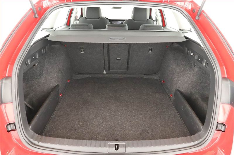 Škoda Octavia (2020) 1.5 TSI, Navi, Tempomat - fotka 19 z 21