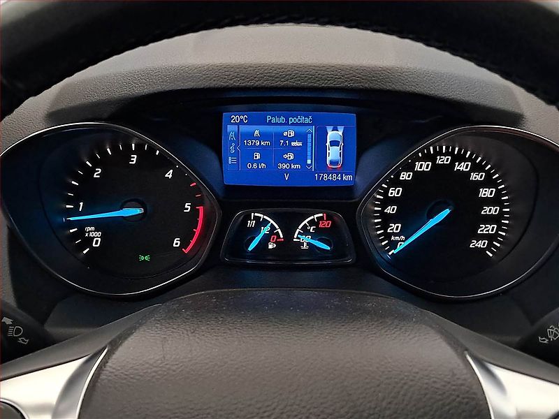 Ford Kuga (2014) 2.0 TDCi, 4X4, Tempomat - fotka 11 z 17