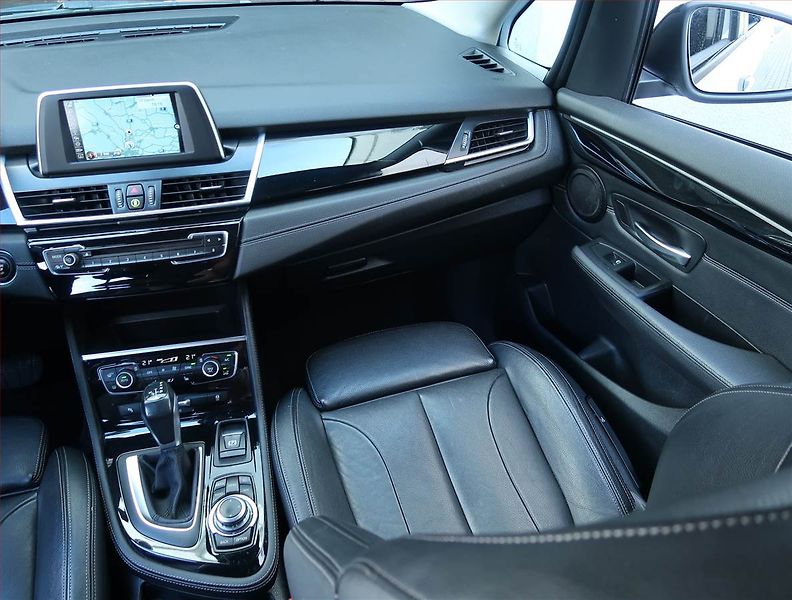 BMW Řada 2 (2015) 218d Gran Tourer, Automat - fotka 8 z 21