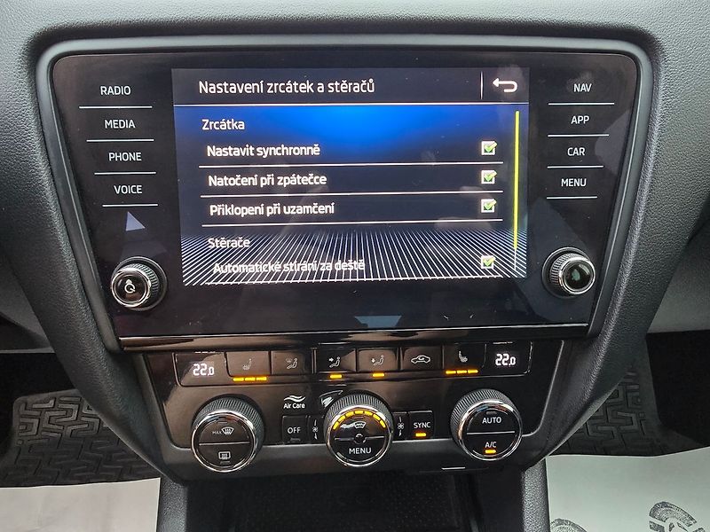 Škoda Octavia 2.0TSi 140kW DSG L&K 4x4 KŮŽE - fotka 29 z 38