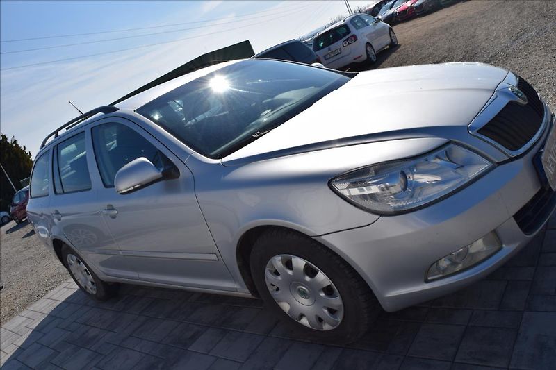 Škoda Octavia 1,9 TDI 77KW 2X KOLA PO SERVIS - fotka 4 z 49