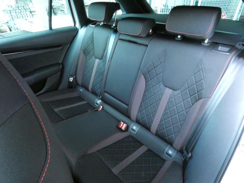 Škoda Octavia (2023) Combi RS 2.0 TDI 147KW 4x4 - fotka 22 z 30