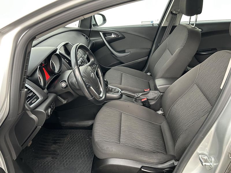 Opel Astra 1.6 CDTi Enjoy - fotka 10 z 24