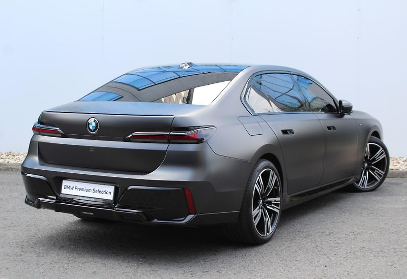 BMW Řada 7 740d xDrive Sedan - fotka 2 z 27