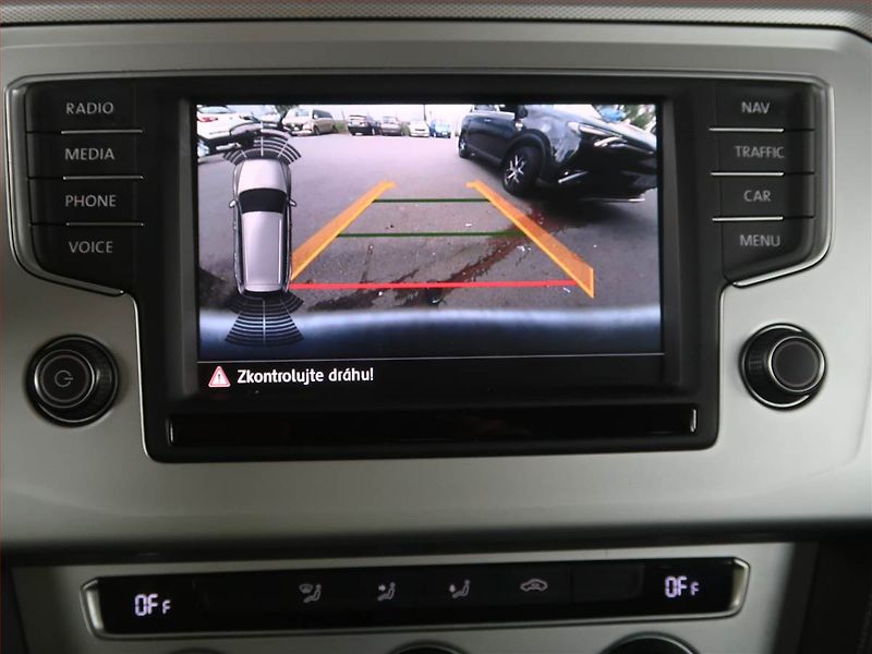 Volkswagen Passat (2014) 2.0 TDI, Navi, Tempomat - fotka 13 z 16