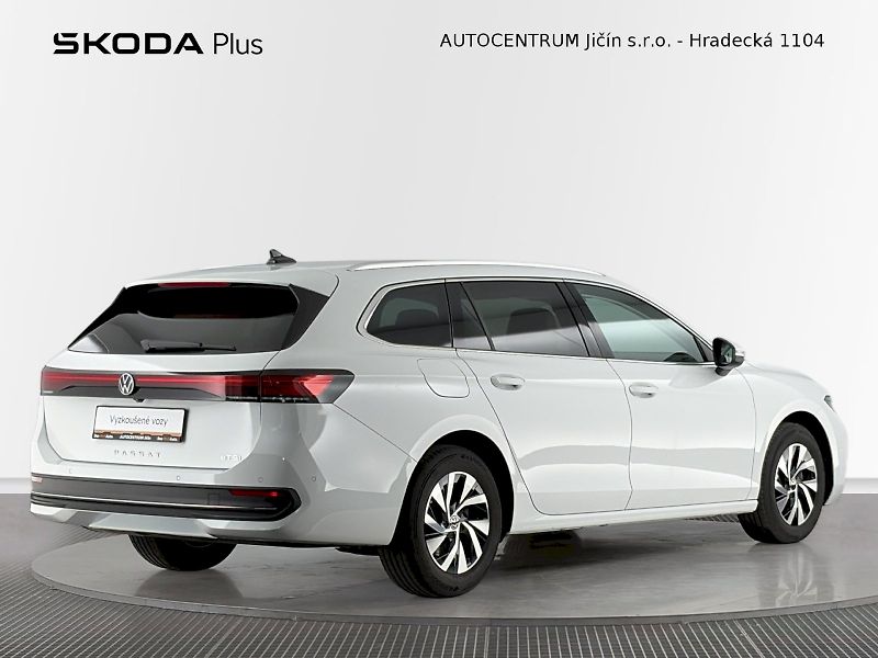 Volkswagen Passat (2024) Business 1.5 TSI 110kW DSG - fotka 2 z 35