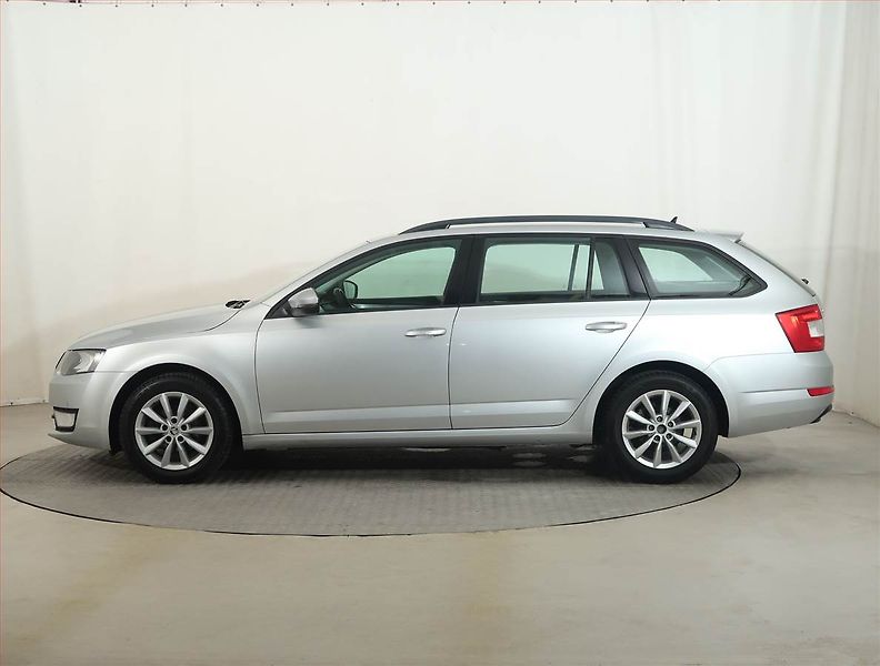 Škoda Octavia (2017) Ambition 1.6 TDI, Serv.kniha - fotka 3 z 15