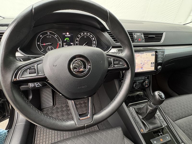 Škoda Superb Combi 1.6 TDI STYLE 88 kW M6F - fotka 5 z 30