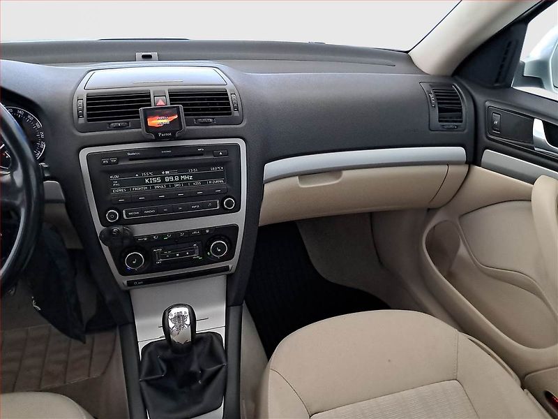 Škoda Octavia (2010) 1.6 TDI, po STK, Tažné - fotka 8 z 15