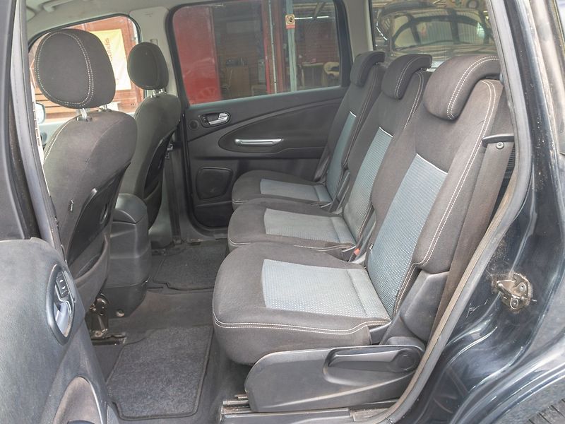 Ford Galaxy (2010) 2.0D 103KW – TAŽNÝ - fotka 29 z 37