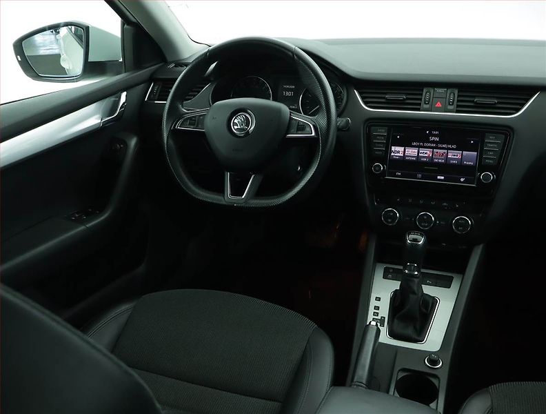 Škoda Octavia (2015) 2.0 TDI, Automat, Serv.kniha - fotka 7 z 17