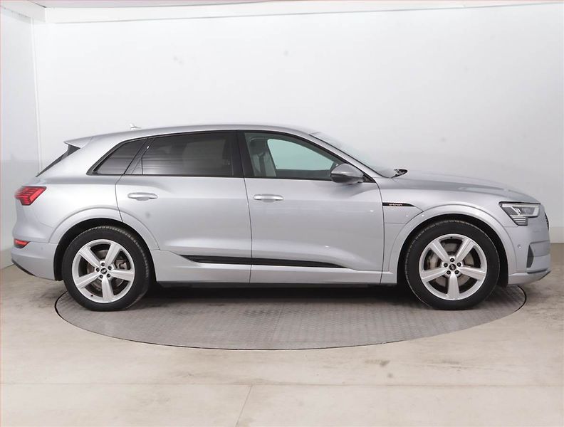 Audi e-tron (2021) 50 quattro, SoH 92% - fotka 6 z 19