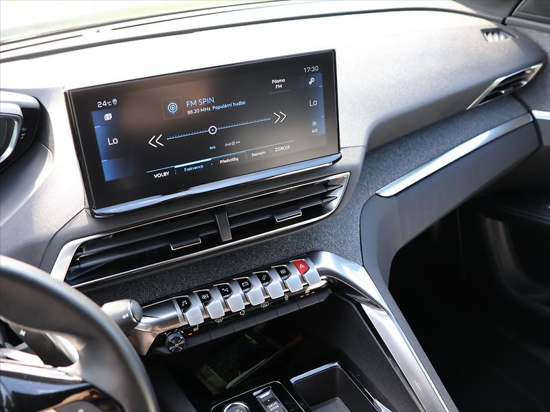 Peugeot 5008 1,2 PT Aut. Allure 7-Míst DPH - fotka 25 z 39