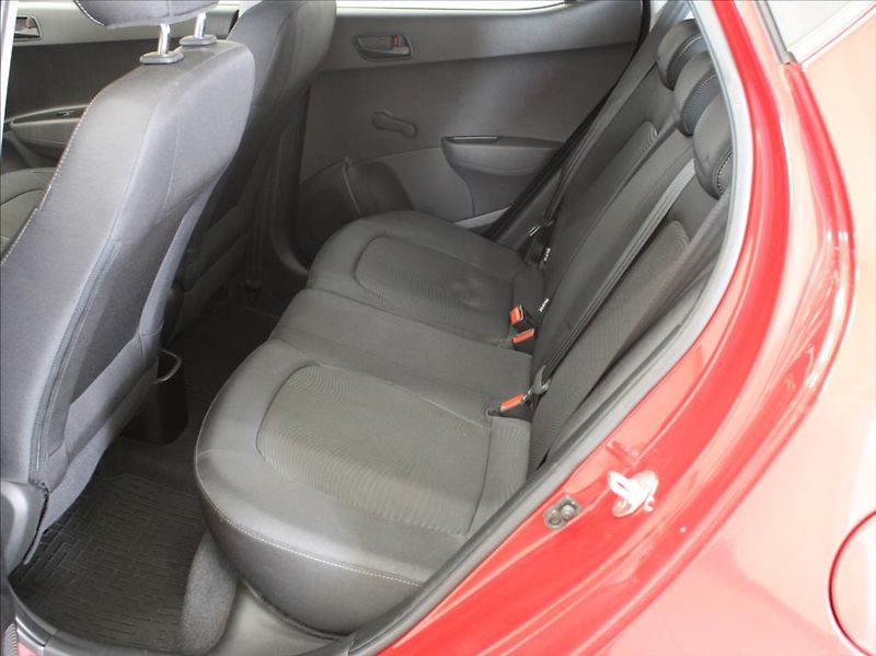 Hyundai i10 1,0 i 48kW 1.maj.ČR  86tkm. - fotka 7 z 15
