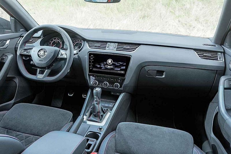 Škoda Octavia Combi RS a Škoda Octavia Scout.