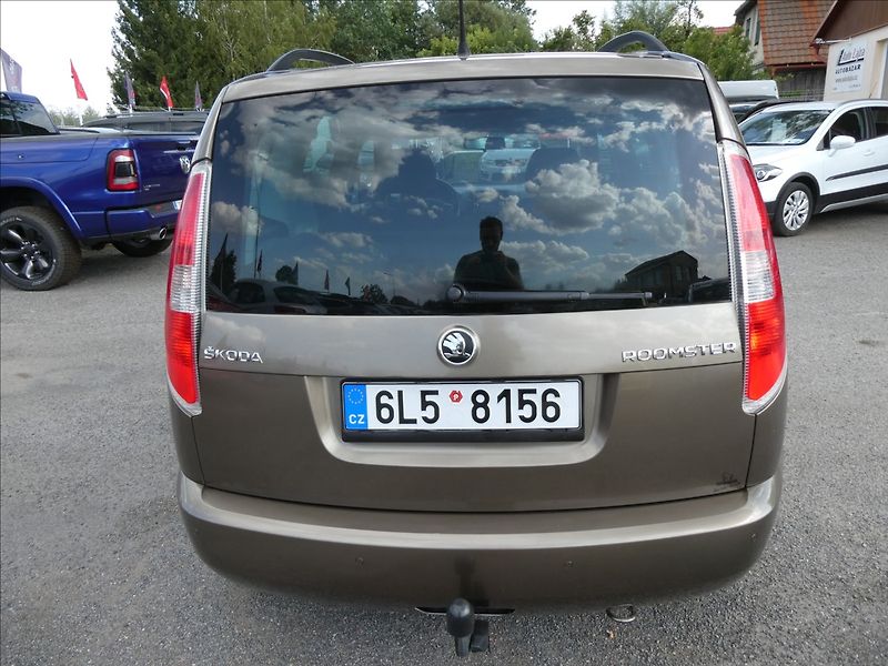 Škoda Roomster 1,2 TSI 77kW Elegance,2 x kola - fotka 8 z 48