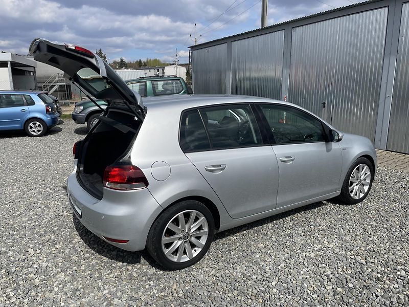 Volkswagen Golf 1.6TDi 105PS  6 HIGHLINE TOP!! - fotka 124 z 176