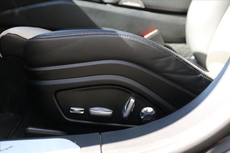 Porsche Panamera 2,9 343KW, DPH, ČR,4 E-HYBRID - fotka 26 z 77