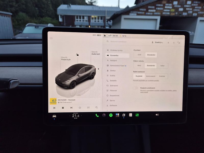 Tesla Model Y RWD 235kw 95,3 % - fotka 21 z 49