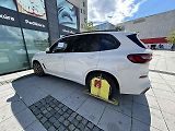 Auto dostalo botičku na zadní kolo.