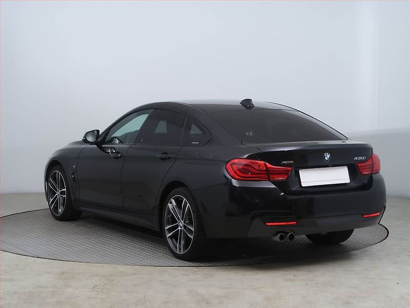 BMW Řada 4 (2017) M Paket 430i xDrive - fotka 4 z 13