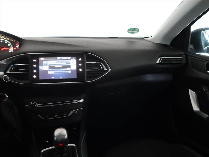 Peugeot 308 (2015) 1.2 e-THP, Serv.kniha, Navi - fotka 8 z 13