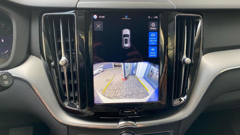 Volvo XC60 CORE, B4 AWD, 145+10 kW / 197+ - fotka 19 z 35