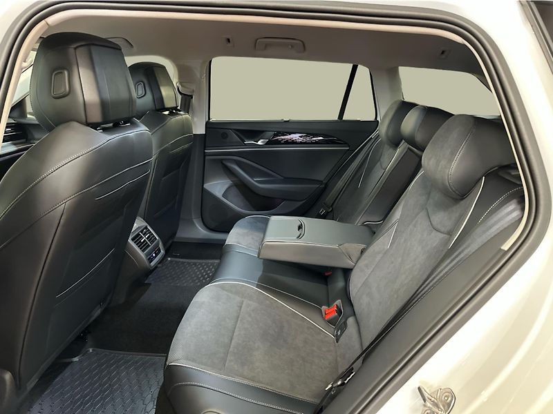 Volkswagen Passat Elegance 2,0 TDI 110 kW - fotka 12 z 25