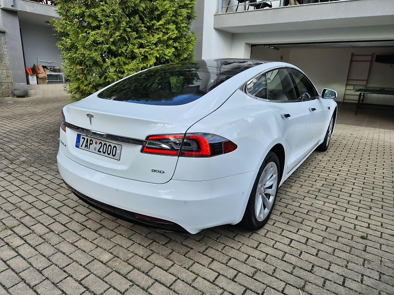 Tesla Model S (2017) 90D AWD Nabíjení zdarma - fotka 5 z 26