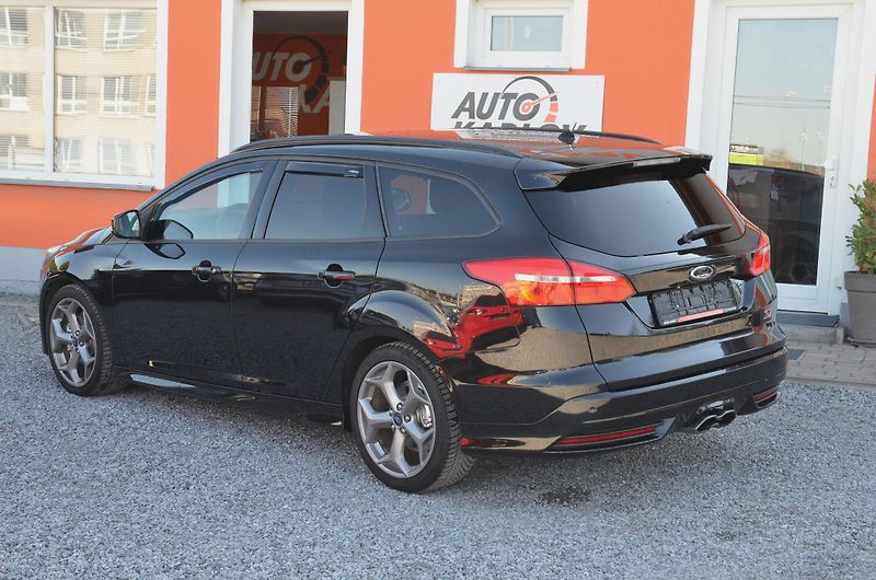 Ford Focus (2015) ST 2.0 184kW RECARO - fotka 4 z 39