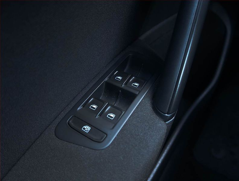 Volkswagen Golf (2013) 1.6 TDI, Automat, Tempomat - fotka 16 z 16