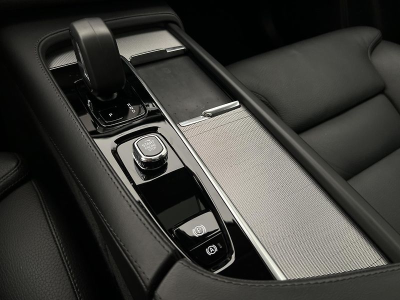 Volvo XC90 B5 AWD BRIGHT PLUS 7 MÍST AUT - fotka 28 z 50